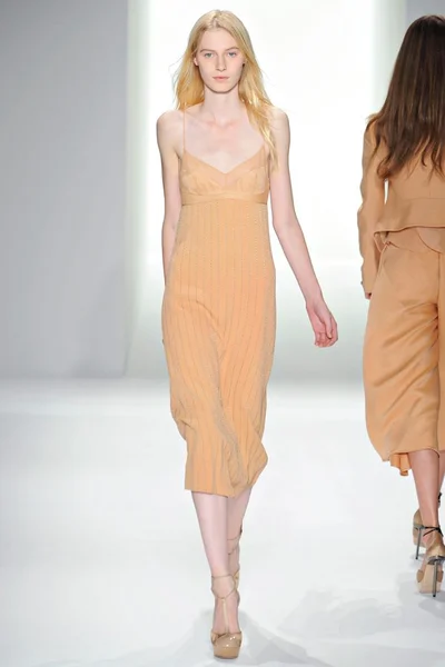 Look 9